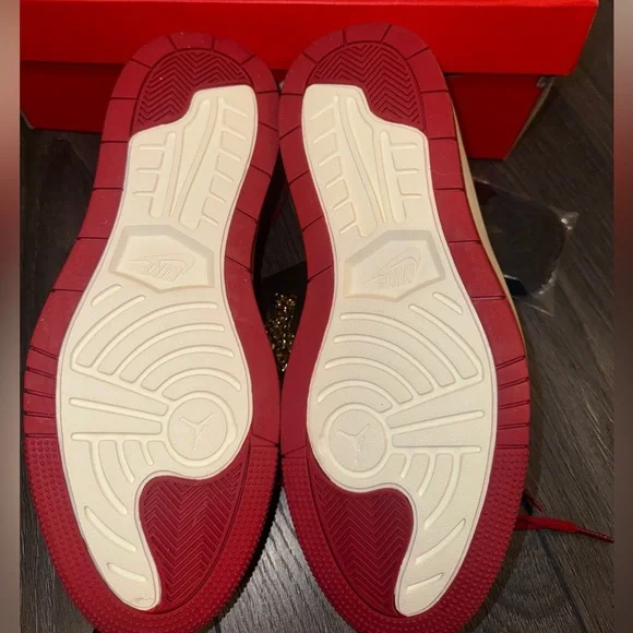 NEW IN BOX Nike Women’s Black & Red Dunk Low Top Sneakers - Picture 7 of 9